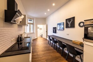 Kühlschrank, Ofen, Herdplatte, Geschirrspüler