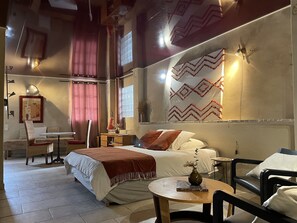 Deluxe suite | 1 slaapkamer, luxe beddengoed, individueel gedecoreerd