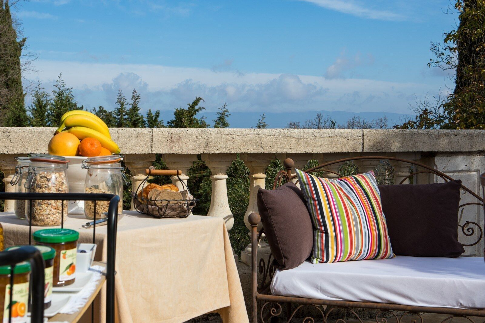 Kontinental frokost hver dag (EUR 12.90 per person)