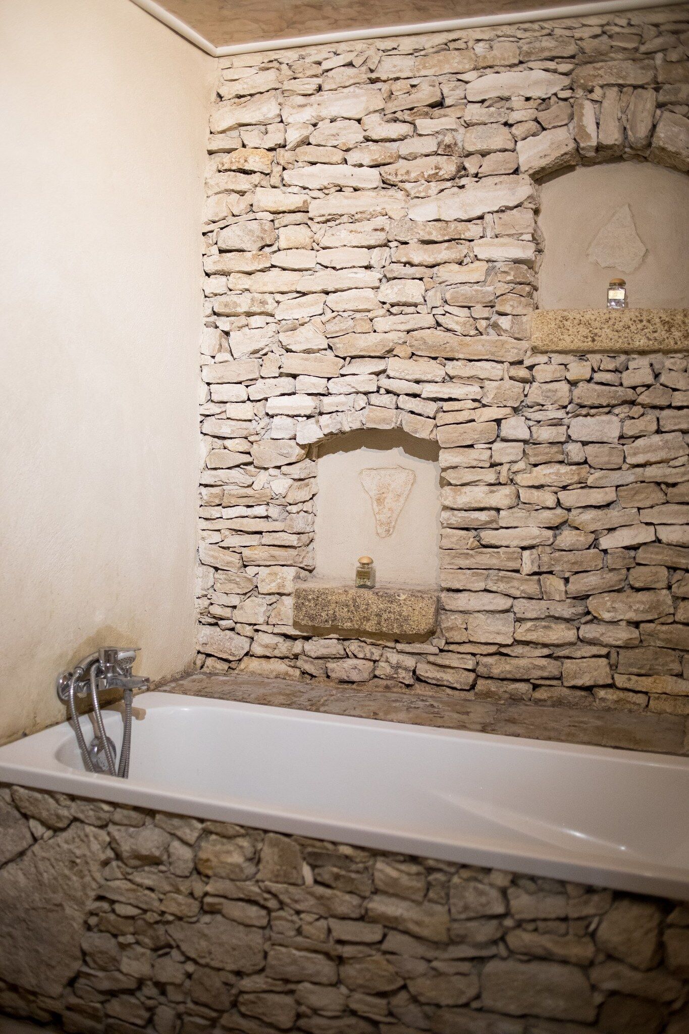 Deluxe Suite | Bathroom | Free toiletries, hair dryer