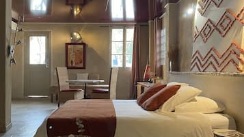 Deluxe Suite | 1 bedroom, premium bedding, individually decorated