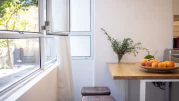 Apartment, 2 Bedrooms, Patio, Courtyard View | Interior