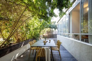 Terrace/patio - North Tel Aviv Garden Haven by SeaN'Rent (Tel Aviv)