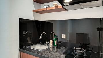 Deluxe Room, Kitchen | Private kitchen