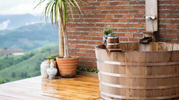 Vila Deluks, balkon, pemandangan bukit | Halaman properti