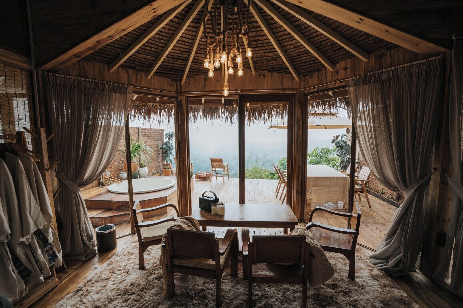 المنشأة من الداخل