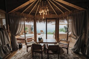 Luksusvilla, balkong, utsikt mot høyde | Innvendig