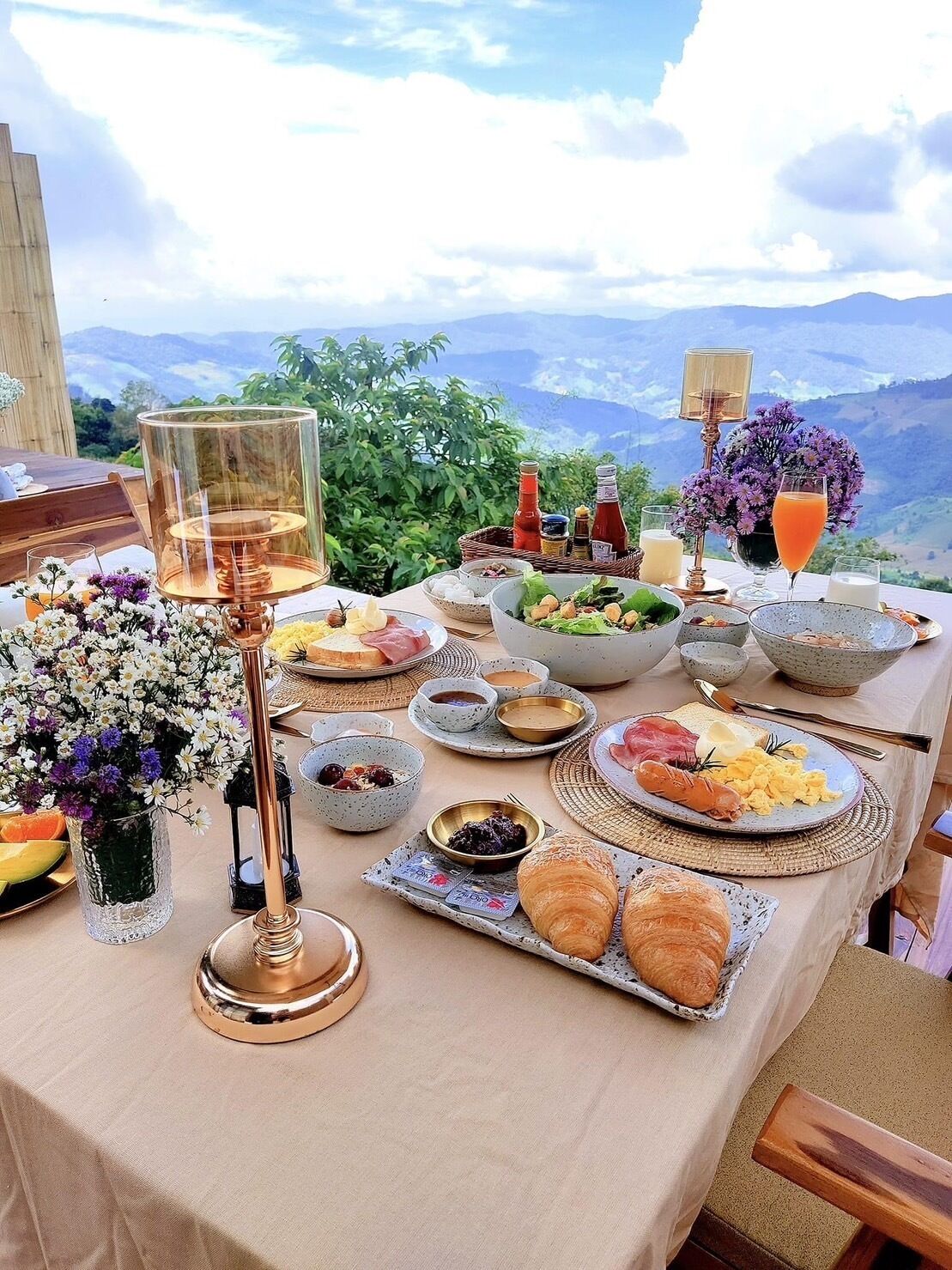 รับประทานอาหารกลางแจ้ง