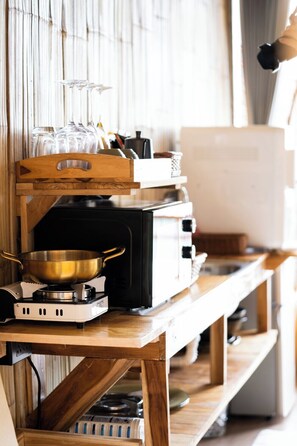 Vila luxo, sacada, vista para a colina | Cozinha privada | Frigobar