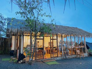 Outdoor dining - Ledoi (Mae Suai)