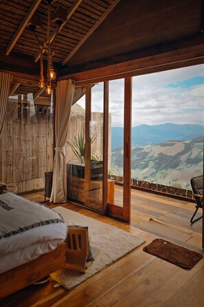 Villa – standard, balkong, utsikt mot høyde | 1 soverom, skrivebord, skrivebord for bærbar PC og wi-fi (inkludert)