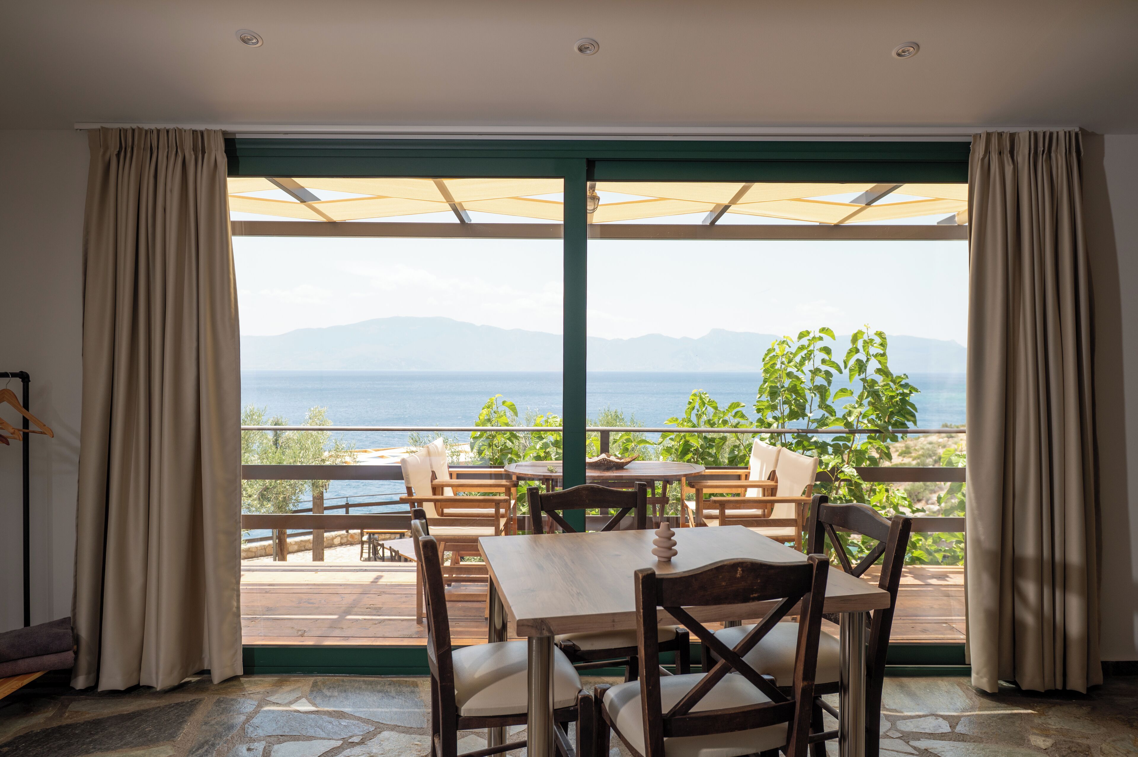Perhehuoneisto, merinäköala | Ruokailu omassa huoneessa