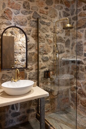 Luxury Suite, Sea View | Bathroom | Shower, free toiletries, hair dryer, towels - Agrilia Koromili Retreat (Thebes)