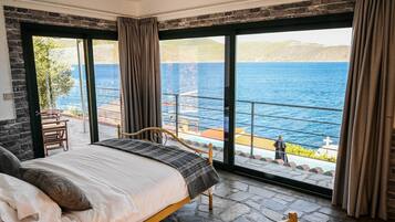 Individually decorated, iron/ironing board, free WiFi, bed sheets