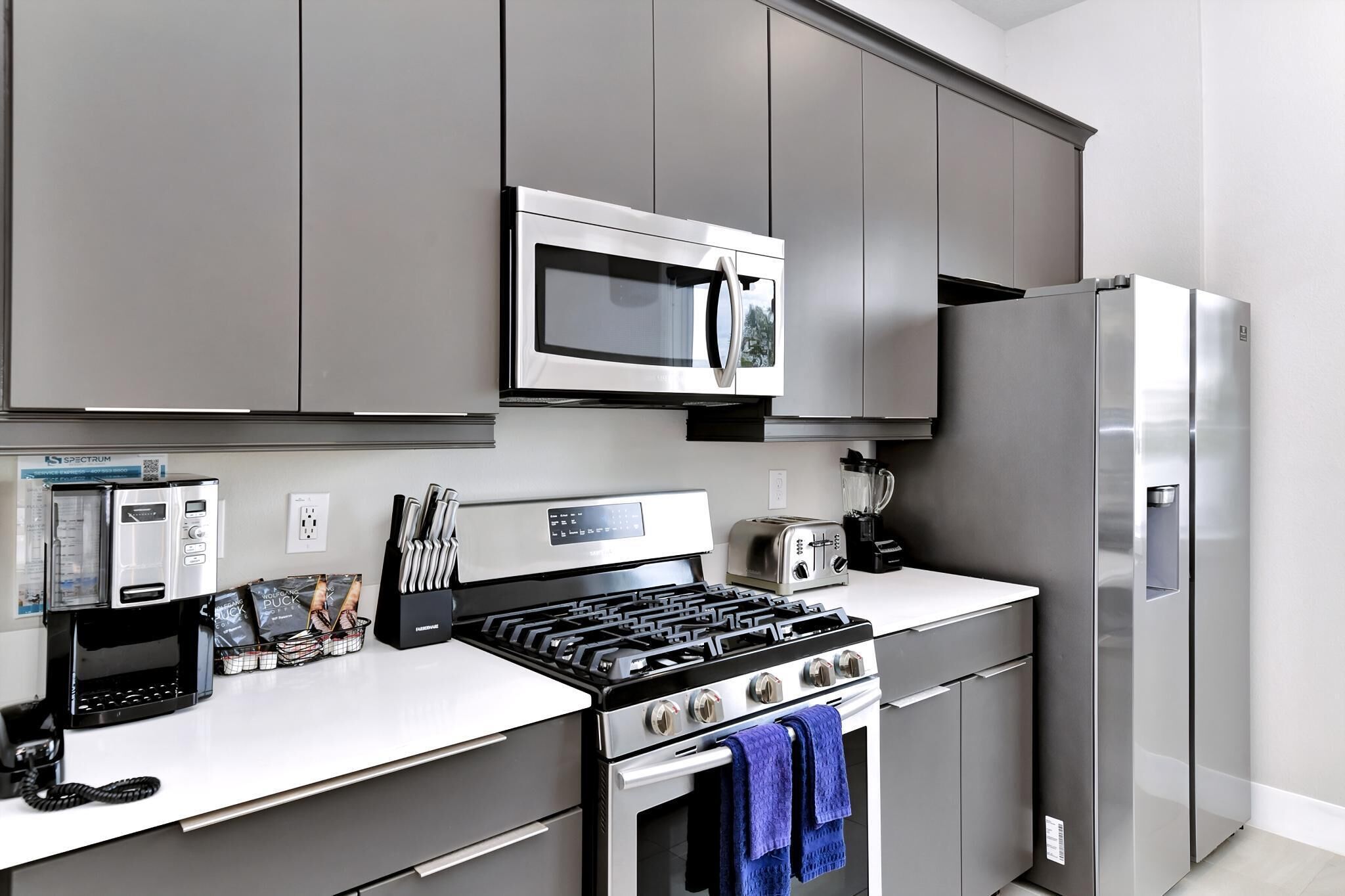 Fridge, oven, stovetop, dishwasher