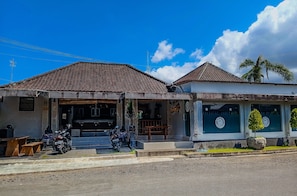 Front of property - Tanjung Lima Villa Legian (Legian)