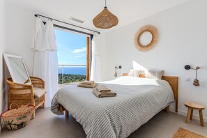 3 bedrooms, iron/ironing board, WiFi, bed sheets - Villa Lemonlili vue mer Piscine Chauffée à Débordement (Carqueiranne)