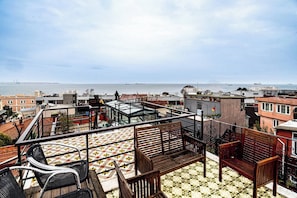 Quarto, 1 quarto, terraço, vista para a cidade | Vista da propriedade