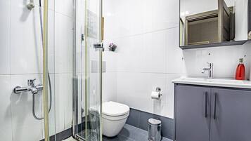 Zimmer, 1 Schlafzimmer, Terrasse, Stadtblick | Badezimmer