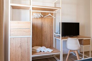 Couette en duvet d'oie, matelas mémoire de forme, minibar