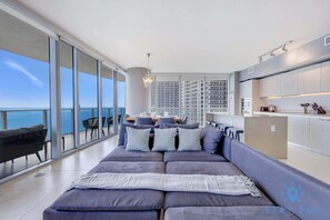 TV, offices - 3BR Oceanfront apt: Wraparound Balcony & Pool (Hollywood)