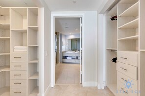 Interior - 3BR Oceanfront apt: Wraparound Balcony & Pool (Hollywood)