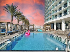 Pool - 3BR Oceanfront apt: Wraparound Balcony & Pool (Hollywood)