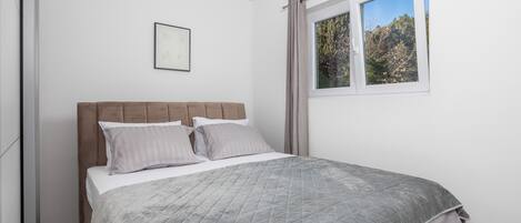 1 bedroom, WiFi, bed sheets