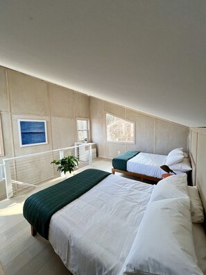 2 bedrooms, travel cot, free WiFi, bed sheets