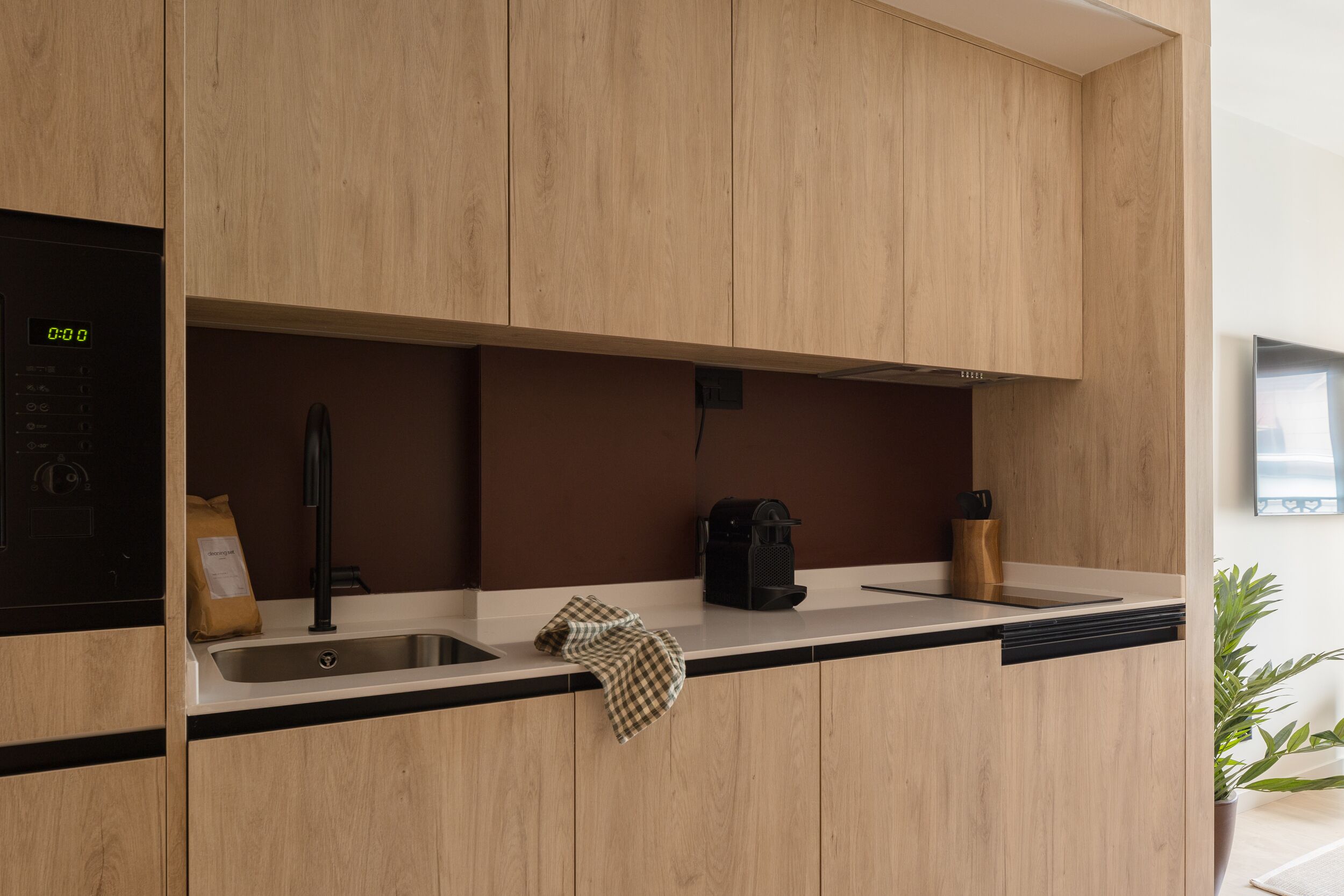 Superior Studio | Dapur peribadi | Pembancuh kopi espreso, peti sejuk, ketuhar gelombang mikro, dapur 