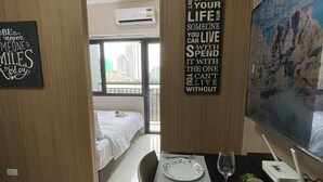 Room - 1 BR Fully Furnished Condo in Makati with Pool and Parking - Red Res. Unit 1133 (Makati)