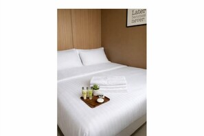 1 habitación, tabla de planchar con plancha, wifi gratis y ropa de cama