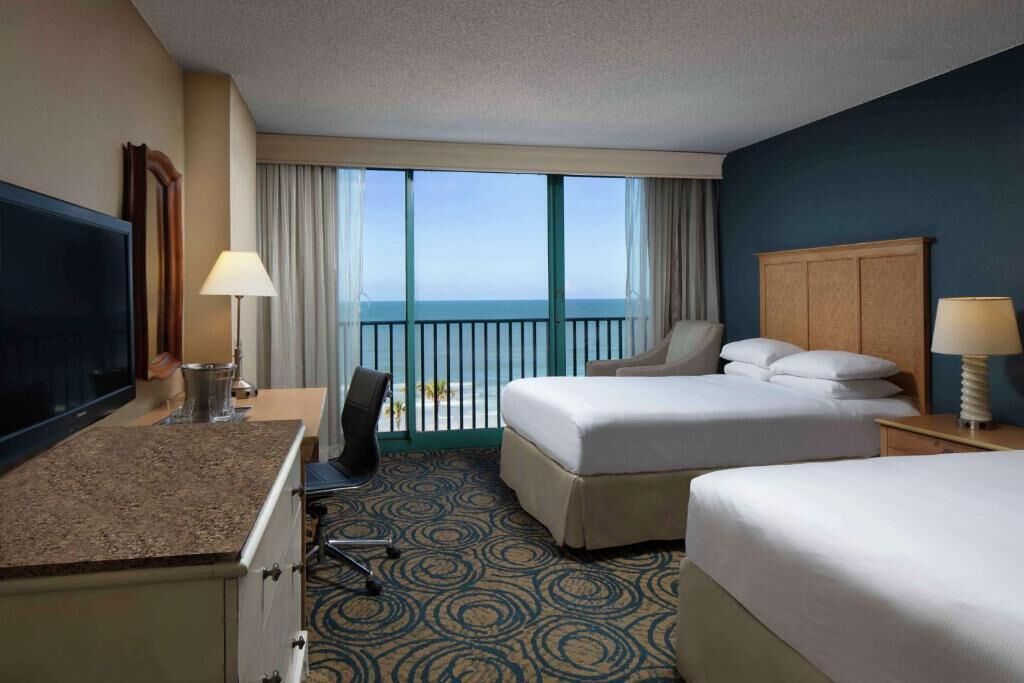 Excellent Choice! Enjoy At The Pool, Pets Allowed, Steps From Daytona Beach! - Ormond Beach, FL
