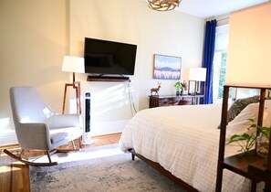 5 bedrooms, desk, iron/ironing board, WiFi - The Cherokee Homestead/ 5BR home/ Great location! (Louisville)