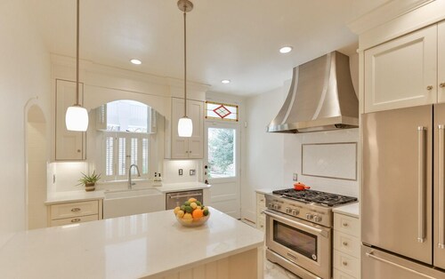 The Cherokee Homestead/ 5BR home/ Great location!