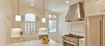 The Cherokee Homestead/ 5BR home/ Great location!