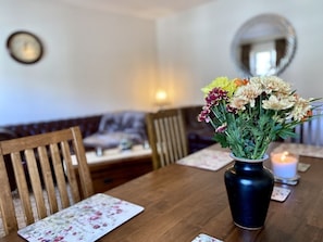 Dining - Dingle Town apartment
 (Dingle)