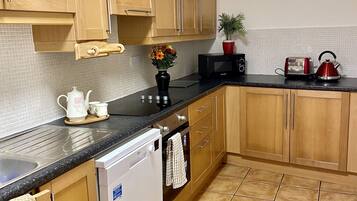 Micro-ondas, fogão, cooktop, lava-louças