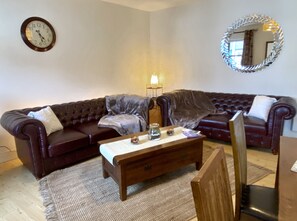 TV - Dingle Town apartment
 (Dingle)