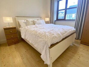 3 bedrooms, iron/ironing board, free WiFi, bed sheets