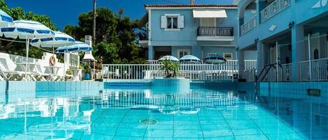 Seasonal outdoor pool, pool umbrellas, sun loungers