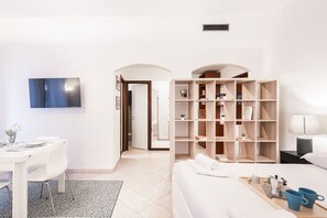 1 habitación, tabla de planchar con plancha, wifi y ropa de cama
