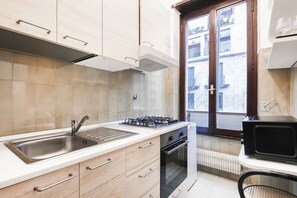 Fridge, oven, stovetop, spices