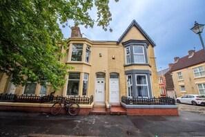 Exterior - Five Seasons Liverpool City - Modern Studios near Anfield (Kensington)