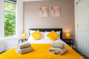 5 bedrooms, iron/ironing board, WiFi, bed sheets