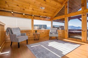 Unclassified image, 4 of 55, button