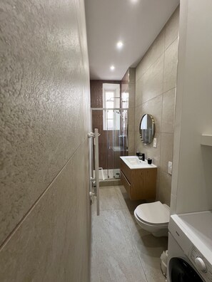 Shower, hair dryer, towels, soap - Sublime T3 Centre Ajaccio, Équipé et Climatisé (Ajaccio)