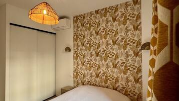 2 habitaciones, tabla de planchar con plancha, wifi y ropa de cama