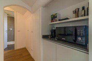 Business Apartment, Lake View | Private kitchen | Full-sized fridge, microwave, oven, stovetop