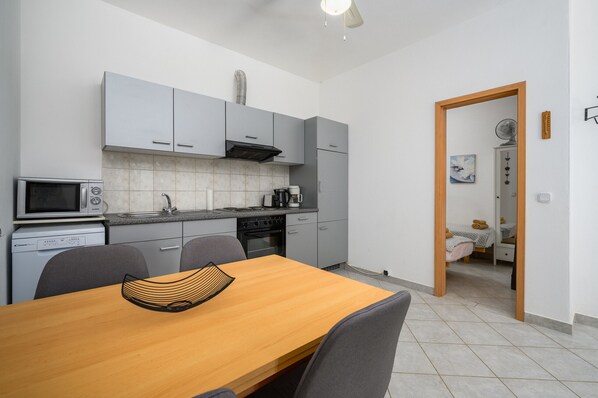 Fridge, microwave, oven, dishwasher
